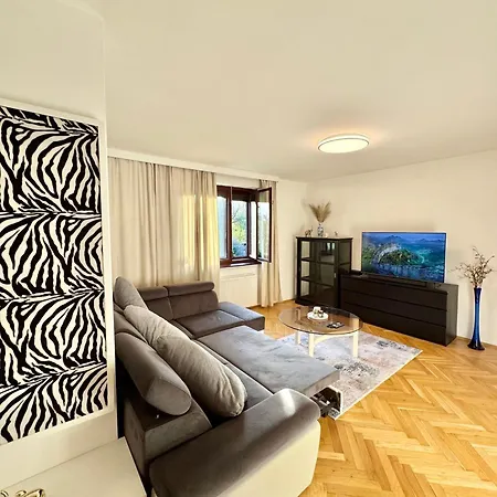 Riverside Krasna Apartment